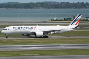 1:400 Phoenix Models Air France Airbus A350-900 F-HTYM - Picture 1 of 1