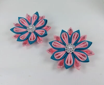 Pinza para el pelo niña rosa flor azul. Lazo de pelo brillante para niño pequeño. Foto 1 de 4