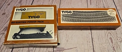 SET OF Tyco HO Electric Power Pack In Box No. 899 & Track Set - COMPLETE - NEW - Image 1 of 4