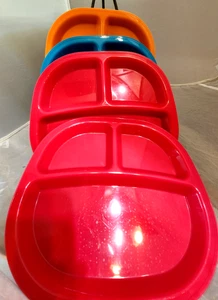 Lote de 19 placas divididas resistentes acrílicas para niños de Estados Unidos sin BPA en 4 colores brillantes - Imagen 1 de 5