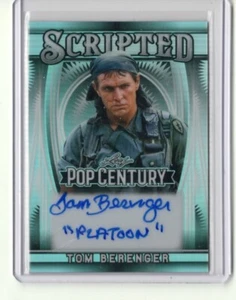 2025 Foglia Pop Century Tom Berenger Scritto ARGENTO AUTOGRAFO 5/15 PLOTONE - Foto 1 di 1