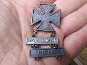 WWII US Marksmans Ladder Badge / NEAT THEATER MADE PINBACK BADGE!! - Picture 1 of 2