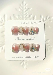 Press on nails short "Stylish Christmas Styles" - Picture 1 of 5