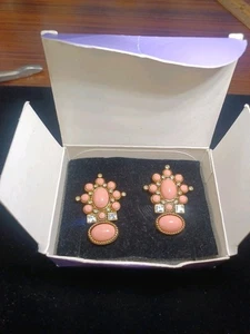VTG 1995 Elizabeth Taylor for Avon Salmon Pink Cabochon Crystal Clip Earrings - Picture 1 of 10