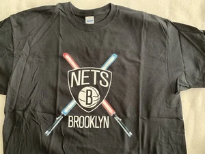BROOKLYN NETS T-SHIRT STAR WARS DAY SGA SCHWARZ XL NBA BASKETBALL NYC LICHTSCHWERT - Bild 1 von 5