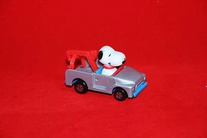 PEANUTS SNOOPY AVIVA DIE CAST SNOOPY DRIVING TOW TRUCK 1966 - Bild 1 von 5