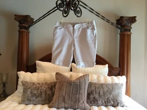 Women’s MIchael Kors White Denim Jean Cuffed Bermuda Shorts Size 2, 26, Reduced - Picture 1 of 3