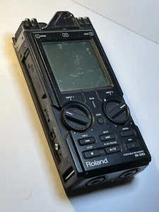 Roland Systems R-26 Portable Audio Recorder - Picture 1 of 11