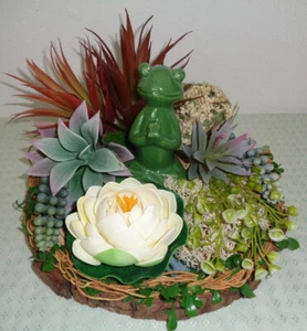 Blumengesteck 22 cm 🐸 Keramikfrosch 🐸 Sukkulenten 🐸 NEU Handarbeit - Bild 1 von 5