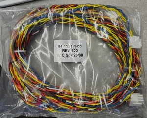 Arnés de cable de E/S de control de alimentación APC 84-132311-00 Rev B00 repuesto de UPS - Imagen 1 de 3