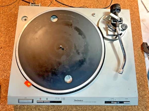 Ricambi o restauro giradischi Technics SL-D202 completo come da foto ha piedini - Foto 1 di 10