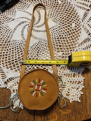 Cartera infantil vintage de cuero suave con cuentas redondas años 50 Foto 1 de 4