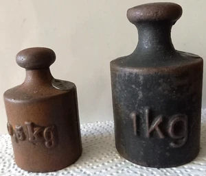 2 Gewichte, 0,5 und 1,0 Kg , Eisen , sehr alt, für Dezimalwaage, DDR / Ostalgie - Bild 1 von 17