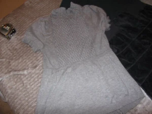 Lotto di 3 - Donna Juicy Couture - 2 Maglioni - 1 Abito - Taglia Small - Grigio/Blu - Foto 1 di 11