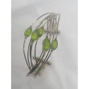 Vintage Silvertone Wire Cuff Bracelet With Green Beads - Picture 1 of 6