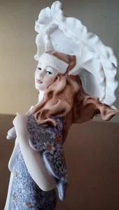 Armani Figur "Dame mit Regenschirm" - Bild 1 von 11