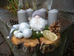 Adventskranz / Adventsgesteck, Baumscheibe - Bild 1 von 3