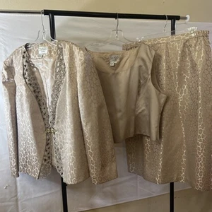 Tango Gold 3 Piece Elegant And Beautiful Suit - Picture 1 of 17