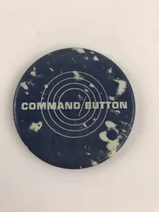 VINTAGE 1981 ATARI COMMAND GAME ORIGINAL SQUARE DELUXE BUTTON PIN COLLECTIBLE - Picture 1 of 2