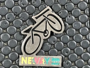 pin's pin BADGE VELO BICI BIKE COURSE NEWAY - Picture 1 of 1