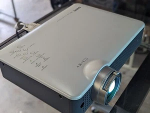 Sanyo PLC-XU88 LCD Multimedia Projector - Picture 1 of 8