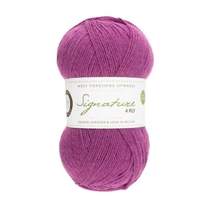 Lana de hilo de 4 capas West Yorkshire Spinners Signature 100 g - bomba de grosella negra (735) - Imagen 1 de 3