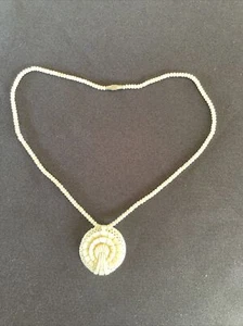 Collana conchiglia intagliata bianca fatta a mano 16"" con ciondolo intagliato - Foto 1 di 4