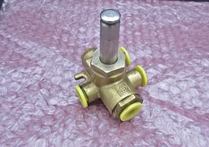 Electrovanne Parker Hannifin 04F48S2106ACF 1/4" laiton quatre voies deux positions - Photo 1/4