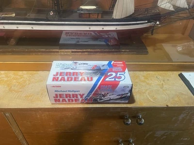 Nascar Jerry Nadeau #25 Coast Guard 2000 Monte Carlo Bank 1:24 - Image 1 of 3
