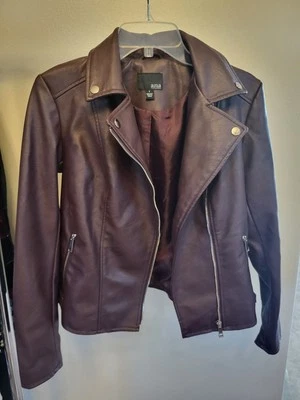 Chaqueta de motocicleta de cuero sintético granate ANA para mujer talla pequeña Foto 1 de 4