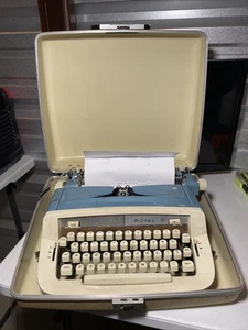 Vintage 1970’s Royal Teal Sabre Portable Typewriter with Case Read! - Picture 1 of 11
