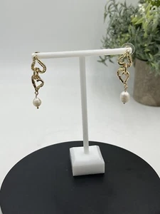 Amber Sceats Gold Plated Heart And White Freshwater Pearl Dangle Earrings New - Picture 1 of 10