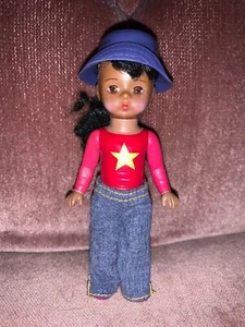 Bambola McDonald's 2002 Madame Alexander American Girl collezione capelli ricci neri - Foto 1 di 10