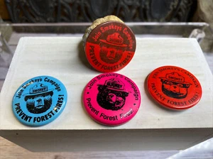4 pulsanti pinback vintage unisciti alla campagna Smokey Bear prevenzione incendi boschivi 1,5 pollici - Foto 1 di 5