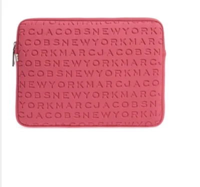 Estuche para computadora MARC JACOBS Logo neopreno 11 pulgadas funda suave - rosa en rosa perforado Foto 1 de 4