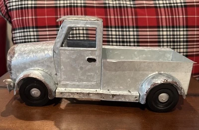 Maceta de metal para camión de granja decoración de patio 12 x 6 x 6 nuevo con etiquetas difícil de encontrar. Foto 1 de 4