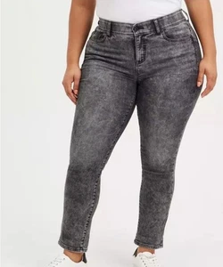 Torrid 12XS Bombshell superweiche dehnbare gerade Jeans grau anthrazit zierlich gebraucht, in einwandfreiem Zustand - Bild 1 von 7
