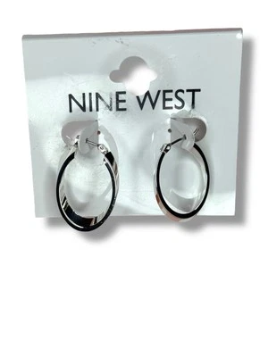 Aros Nine West tono plata nuevos con etiquetas Foto 1 de 2
