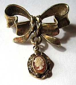 Hermoso cameo con carcasa tallada a mano cáscara cuelga de un hermoso pasador de arco - Imagen 1 de 2