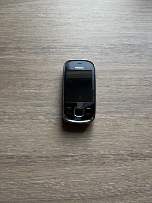 Nokia 7230 (RM-604) Schwarz - Volle Funktion - Guter Zustand - Bild 1 von 4