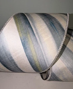 Cinta a rayas de ley MacKenzie Childs gris plata 4" de ancho vendida por yarda - Imagen 1 de 5
