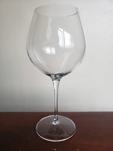 Luigi Bormioli Bourgogne Wine Crescendo Glass Signed 9 Inch Tall - Picture 1 of 4