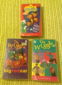 THE WIGGLES BULK LOT OF 3 VINTAGE VHS VIDEO CASSETTES - Picture 1 of 8