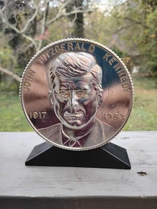 John F. Kennedy JFK Memorial Coin Bank w/ Key ! 1963 USA 35th President - Picture 1 of 2