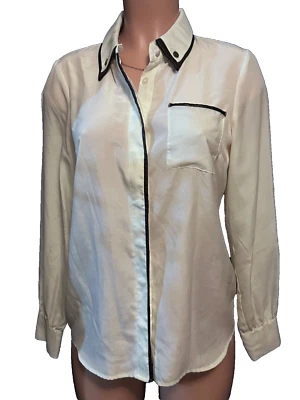 Camisa con botones ECI New York para mujer blanca con ribete de cuero sintético manga larga Foto 1 de 4