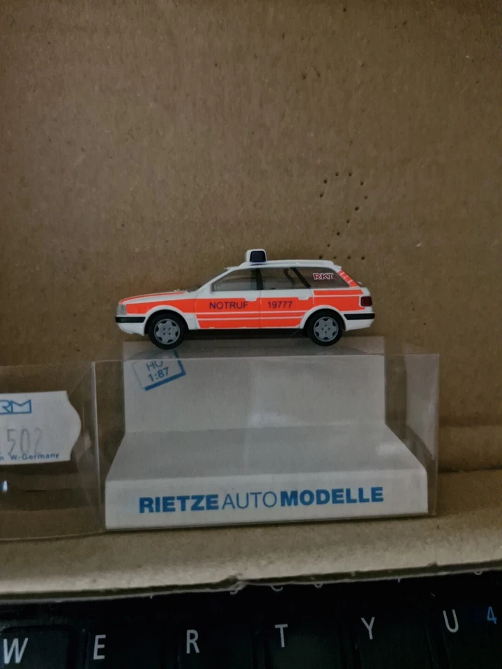 Rietze 1:87 AUDI 80 Avant Servicio Estatal Alemán de Paramédicos Foto 1 de 1