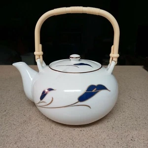 Yutaka Japanese White Blue Floral Gold Accent Teapot Kettle Signed  - Picture 1 of 8