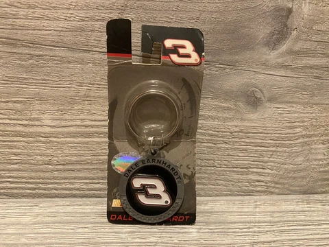 Dale Earnhardt #3 medallion Nascar 2004 Keychain New Cover