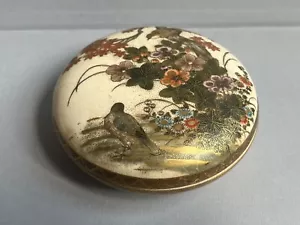 EIN FEINER SATSUMA KERAMIK KOGO (RÄUCHERSTÄBCHENDOSE) UND DECKEL - MEJI PERIODE JAPANISCH - Bild 1 von 16