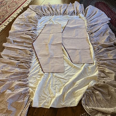 Кантри шторы темно-бордовый тикающий в полоску кровать юбка-двойной с соответствующими занавесками - Изображение 1 из 4